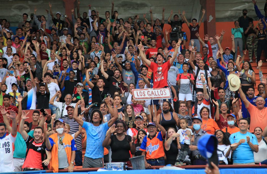 Concretado el triunfo ante los Vegueros, el “Huelga” estalló como pocas veces en los 61 años de Series Nacionales. (Foto: Oscar Alfonso Sosa)