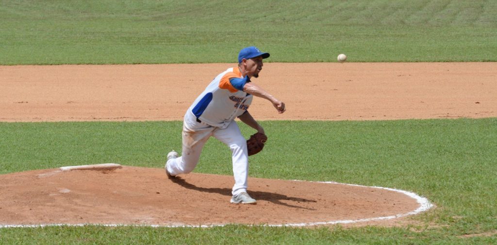 Socarrás volvió a lanzar con efectividad, pero no pudo llevarse el triunfo. (Foto: Vicente Brito / Escambray)