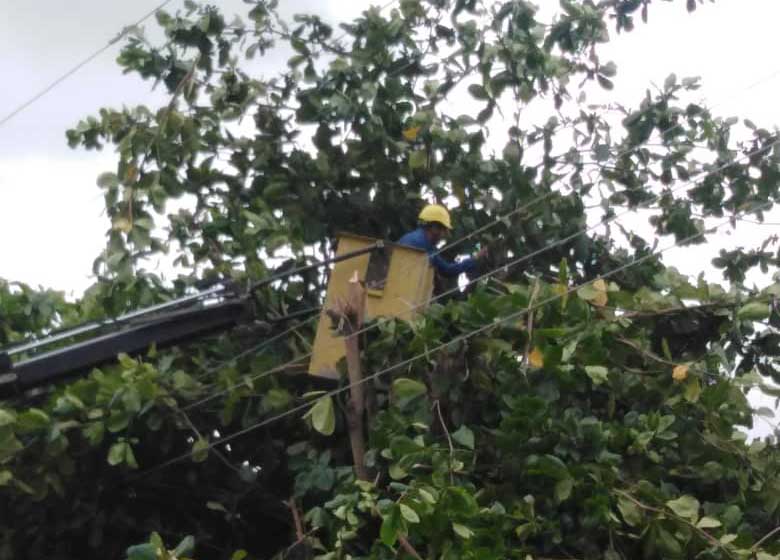 Desde la ocurrencia de la tormenta, los eléctricas laboran en el restablecimiento del servicio en las zonas afectadas. (Foto: @emp_elect_SS)