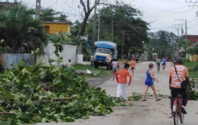 La tormenta incidió sobre varias zonas de la ciudad. (Foto: @emp_elect_SS)