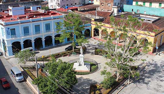 La José Manuel García (al fondo del parque) es una calle acodada. (Foto: Garal)