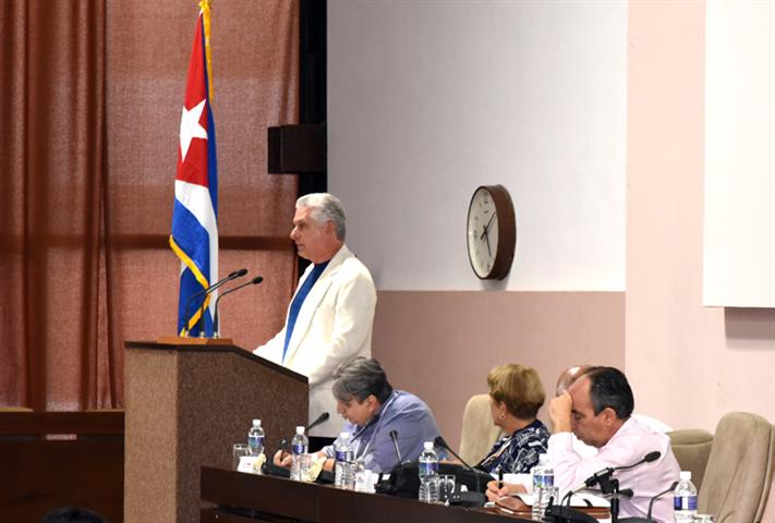 El presidente cubano agradeció el aporte de los creadores. (Foto: PL)