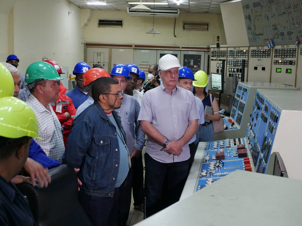 El Primer Secretario del Partido recorrió la instalación, en especial la sala de control.