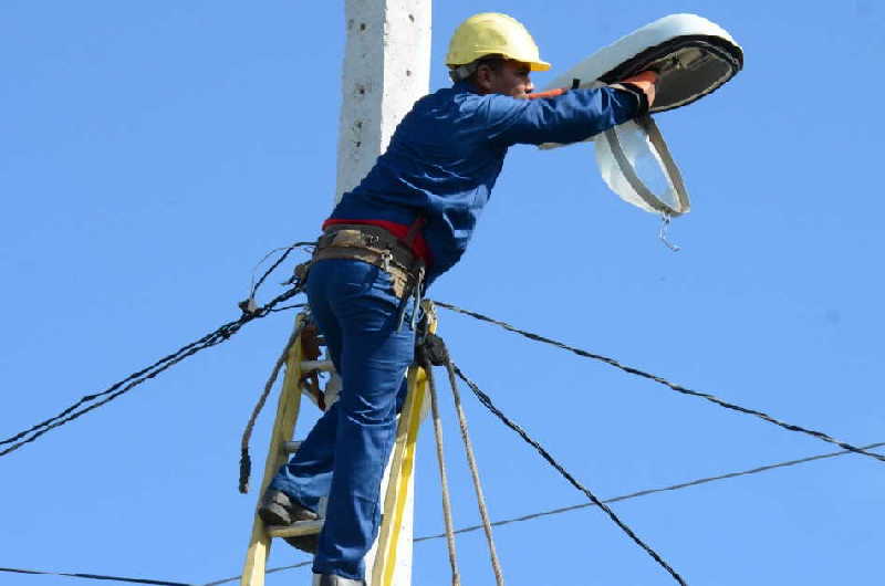 sancti spiritus, linieros, empresa electrica, interrupciones electricas, apagones