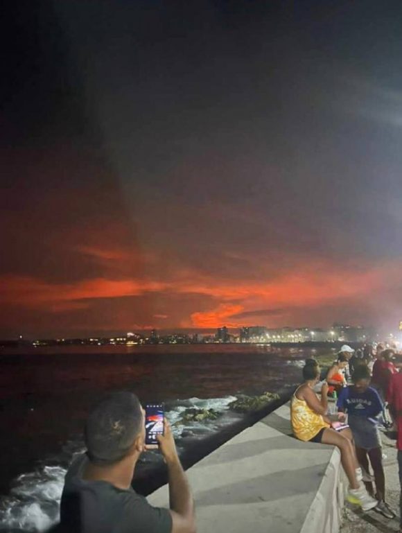 Así se vió desde el malecón habanero. (Foto: Redes sociales)