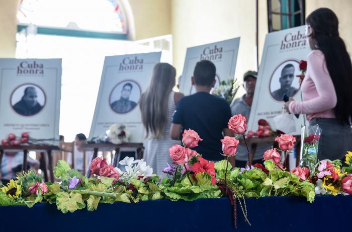 En un día trascendental para el país, marcado por un profundo dolor, el pueblo matancero, en representación de toda Cuba, y de forma disciplinada y solemne, homenajeó a los valientes. (Foto: Ariel Cecilio Lemus)