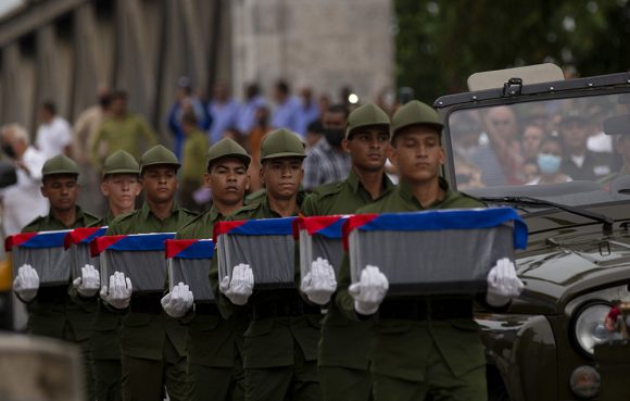 Cortejo fúnebre parte hacia el Panteón de los Caídos en Defensa de la Patria. (Foto: Ismael Francisco)