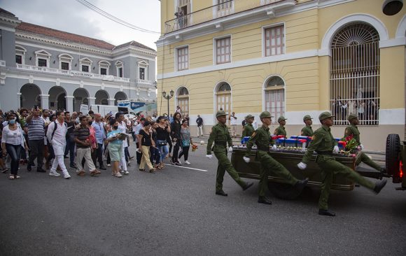 Cortejo fúnebre parte hacia el Panteón de los Caídos en Defensa de la Patria. (Foto: Ismael Francisco)