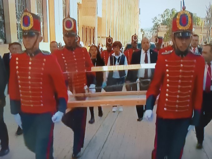 Llevar la espada de Bolívar a la ceremonia fue la primera orden dada por el nuevo jefe de Estado de Colombia. (Foto: PL)