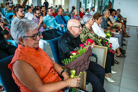 Personalidades que fueron reconocidas con el premio Maestro de Juventudes 2022. (Foto: Abel Padrón Padilla)