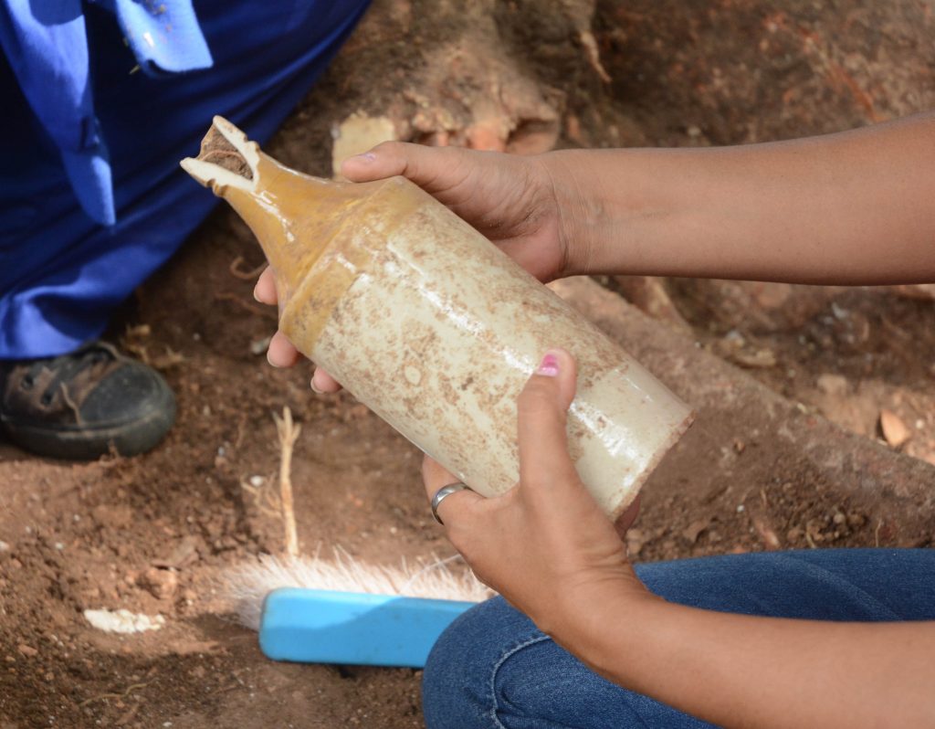 Mútiples y variados testigos de la vida del otrora ingenio San Isidro de los Destiladeros fueron encontrados durante las dos semanas de los estudios de campo y excavaciones.