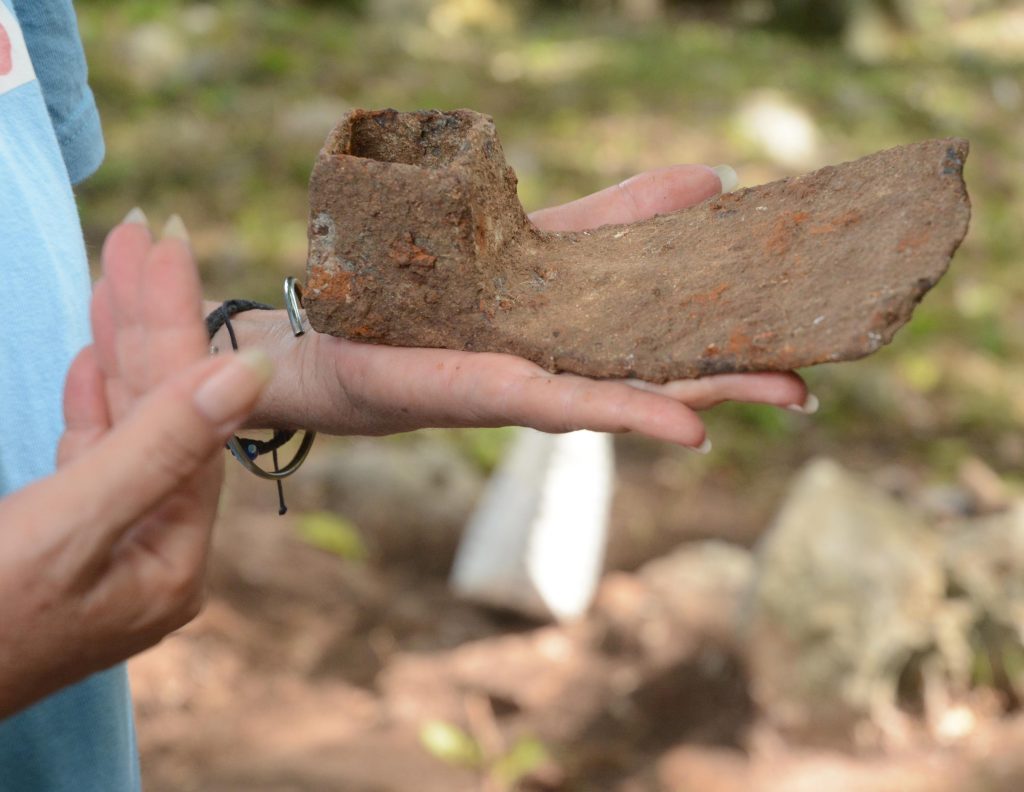 Mútiples y variados testigos de la vida del otrora ingenio San Isidro de los Destiladeros fueron encontrados como parte del XIX Taller Nacional de Arqueología de la Industria Azucarera.