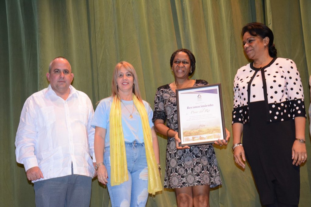 En el acto fueron reconocidas provincias, instituciones y personalidades con loables resultados en el quehacer científico el pasado año. 