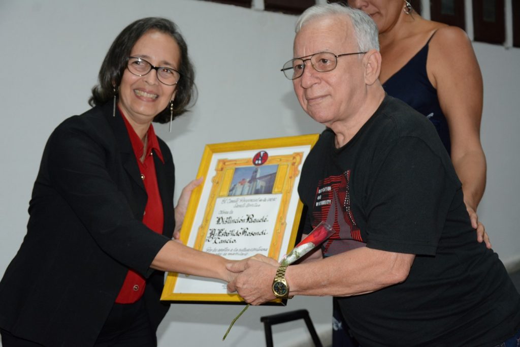 Destacados miembros de la Uneac fueron distinguidos en el encuentro.