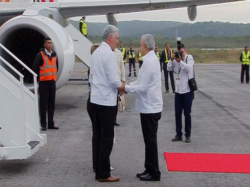 Díaz-Canel llegó al Aeropuerto Internacional de Campeche, donde fue recibido por su anfitrión, Andrés Manuel López Obrador. (Foto: PL)