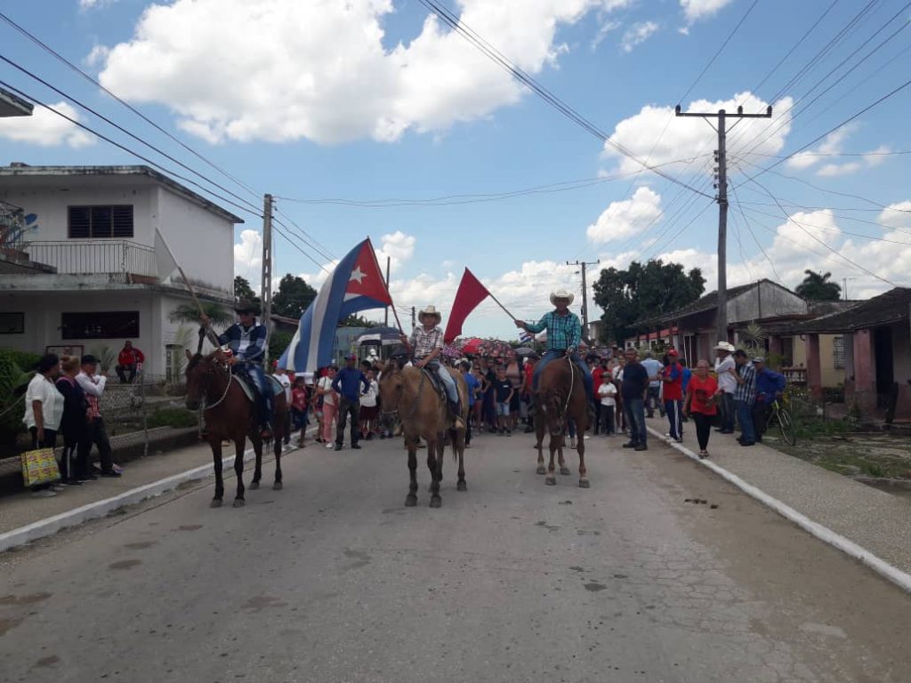 En varias comunidades cabaiguanenses ya ha acontecido el tradicional desfile.