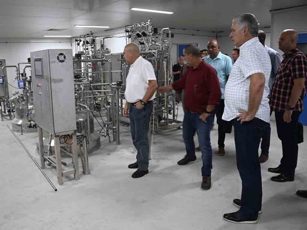 El presidente cubano visitó el complejo industrial Labiofam. (Foto: PL)