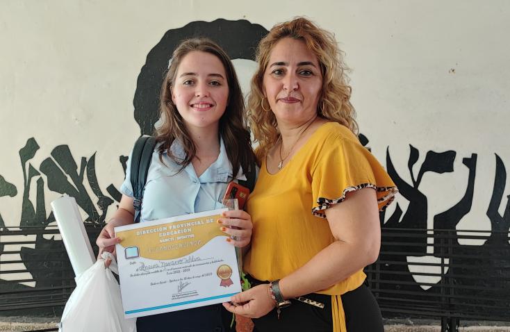 Anaira Navarro Silva, estudiante de onceno grado, resultó ganadora de una medalla de oro en la asignatura inglés. (Foto: José Lázaro Peña/Escambray)