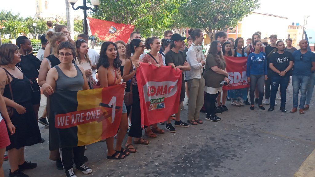 Más de 40 jóvenes de Bélgica y Alemania integran la brigada de solidaridad que llegó hasta Trinidad como parte de su recorrido por varias provincias cubanas.