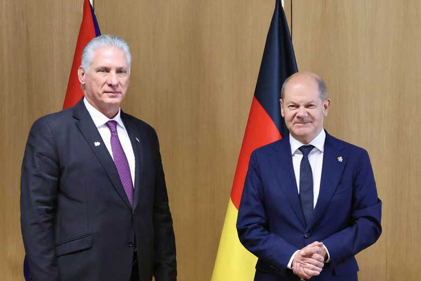 El presidente cubano se reunió con el canciller alemán, Olaf Scholz.