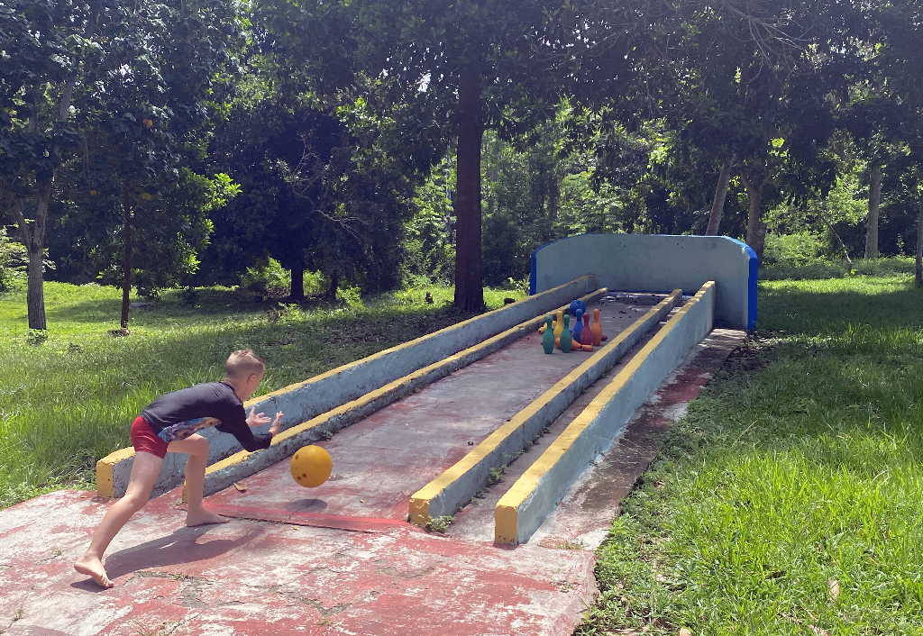 El área de la bolera al aire libre fue rescatada para este verano.