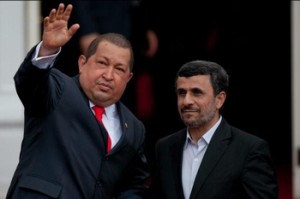 El presidente de Irán, Mahmud Ahmadineyad, con el mandatario venezolano Hugo Chávez.