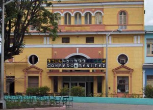 Cine Conrado Benitez, escenario del espectáculo.