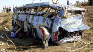 El ómnibus Yutong, con matrícula MSM 634, se volcó en el kilómetro 314 de la Carretera Central.