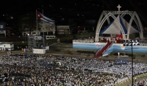 Vista aérea de la Santa Misa en Santiago de Cuba. Foto: Ismael Francisco/ Cubadebate.