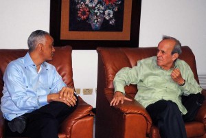 Momento del encuentro entre Alarcón y el presidente del Parlamento Centroamericano.