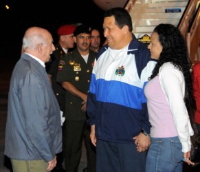 Chávez fue recibido en La Habana por el vicepresidente cubano José Ramón Machado Ventura.
