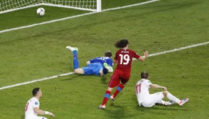 Jiracek anotó el gol que dió a la República Checa el primer lugar del grupo A en la Eurocopa.