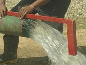 El abasto de agua, uno de los temas a debatir. (Foto Zenén Bernal)