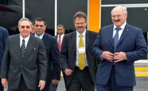 Raúl despidió a Alexander Lukashenko en el Aeropuerto Internacional José Martí.