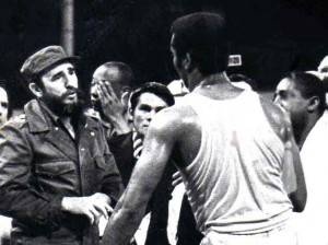 Fidel y Stevenson (de espalda) (Foto Archivo)