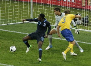 Inglaterra elimina a Suecia al vencer 3-2 en un juego no apto para cardíacos.