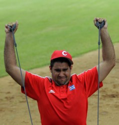 Ismel durante la preparación de la preselección cubana de cara al Clásico Mundial de 2013. Foto: Ismael Francisco