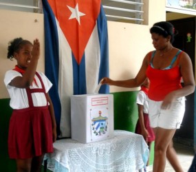 El 82,65 por ciento de los más de ocho millones de cubanos con derecho al sufragio habia votado hasta las dos de la tarde.