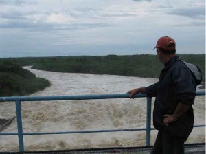 La regulación del nivel de la presa Zaza obligó a evacuar a los habitantes de las zonas residentes aguas abajo del embalse.