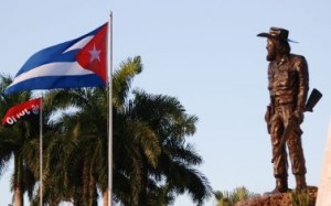 La artista espirituana Thelvia Marín concibió la escultura de Camilo Cienfuegos que preside el mausoleo.