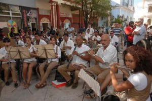 Presentaciones de trovadores en el patio de la UNEAC, figuraran entre las propuestas.