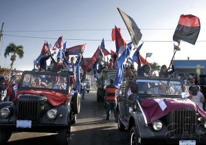 La simbólica Caravana de la Victoria a su llegada a La Habana este 8 de enero de 2013.