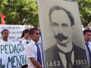 Niños y jóvenes del Yayabo homenajean el cumpleaños 160 del Maestro.