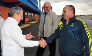 Raúl Castro despedió a la delegación venezolana en el Aeropuerto Internacional José Martí.
