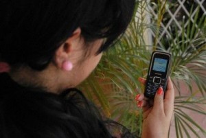 Arias Pérez acotó que se ratifica la tarifa de voz fijada para la telefonía móvil en el horario de 11:00 p.m. a 6:59 a.m. (diez centavos por minuto).