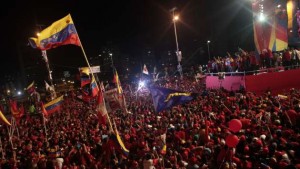 Maduro resaltó la marea roja de este cierre de campaña en Caracas.