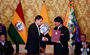 Correa y Evo Morales asistieron a la firma de acuerdos bilaterales.