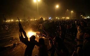 En Egito se reportan violentos choques entre partidarios y opositores del derrocado presidente Mohamed Morsi.