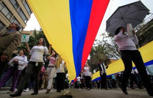 "El pueblo unido jamás será vencido", gritaron los manifestantes.