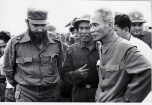 Fidel junto al Primer Ministro vietnamita Pham Van Dong en Septiembre de 1973.